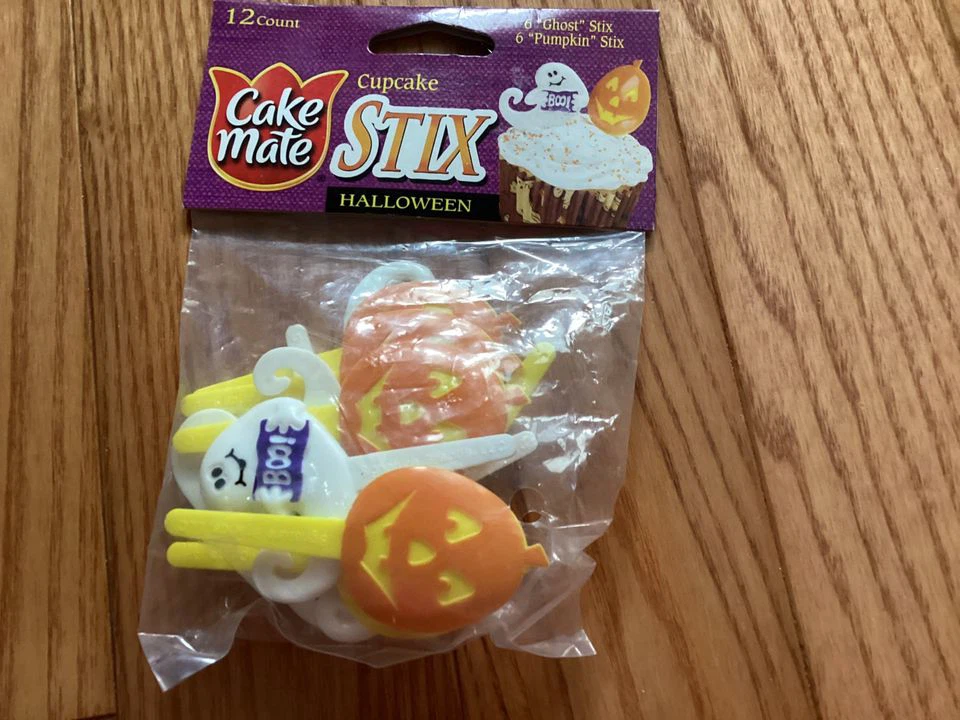 New Halloween Cupcake Stix 12/pack $0.75/pack soccer ⚽️ - photo 2