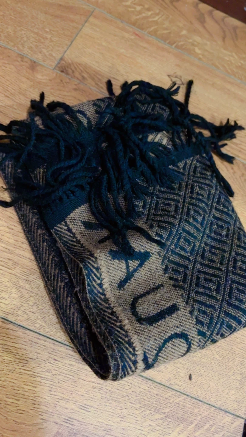 ⚽ Tan Geometric Pattern Scarf with Fringe