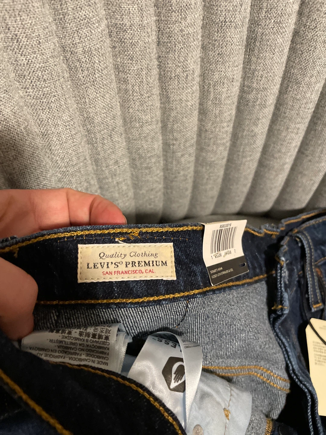 Levi's 501 Women's Premium Mid Thigh Shorts - photo 2