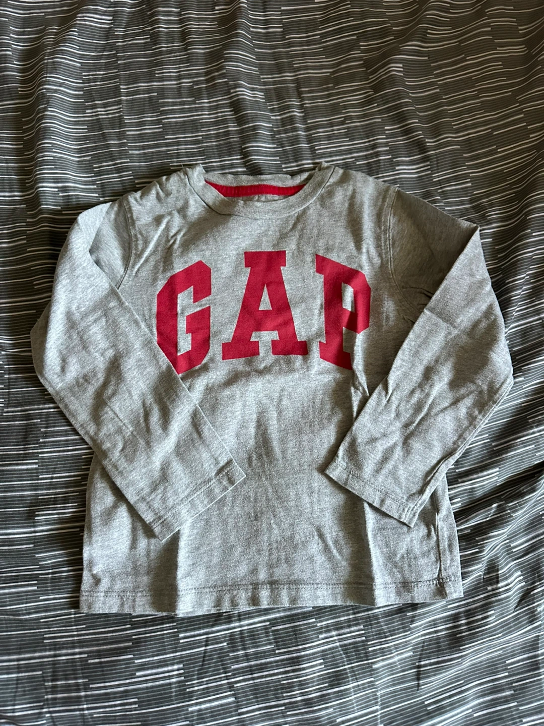 Grey GAP Long Sleeve T-Shirt ⚽️