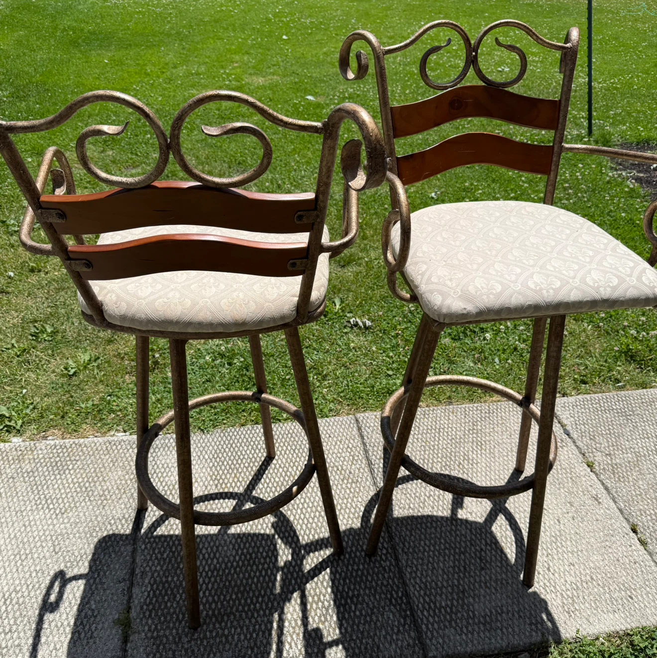 Pub Height Table & Matching Stools