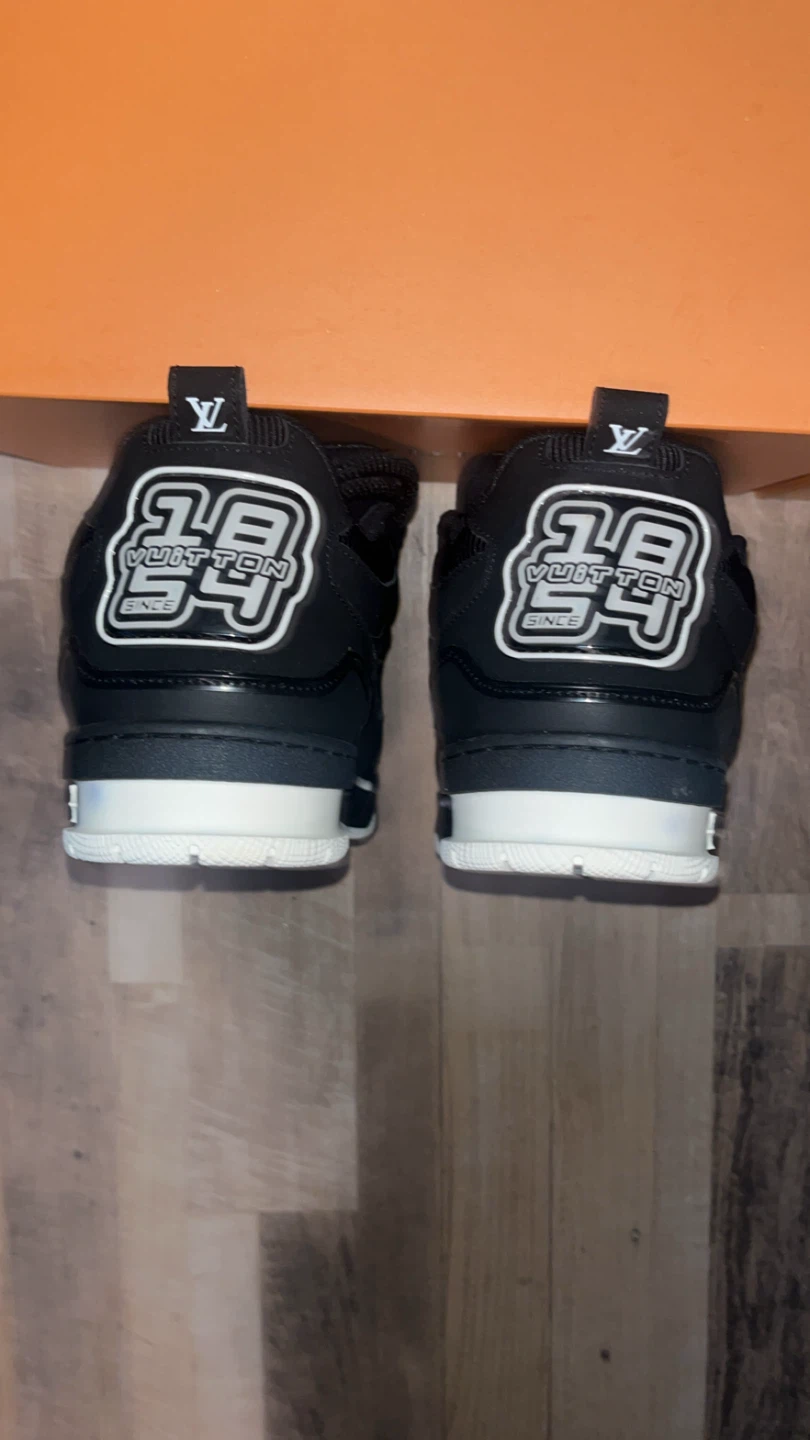 Louis Vuitton Black Sneakers (M10) - photo 3