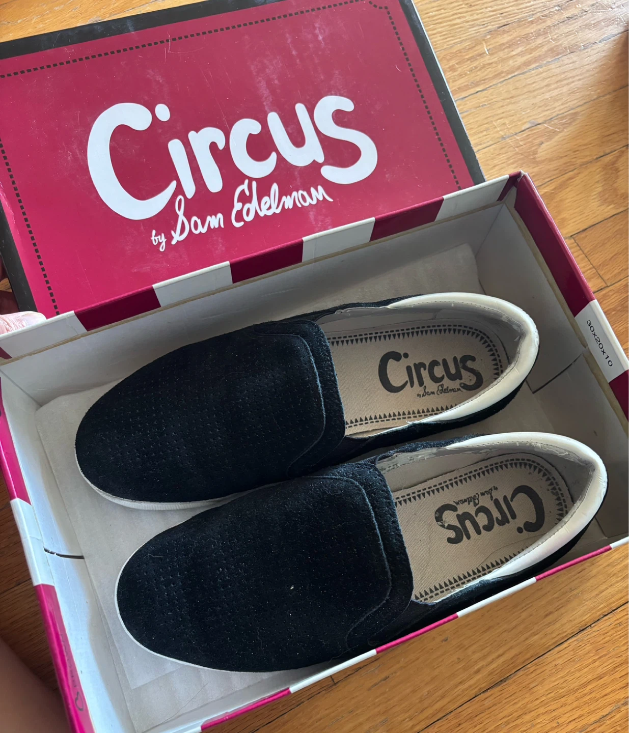 Circus by Sam Edelman Black Suede Slip-On Sneakers - Size 8 ⚽️