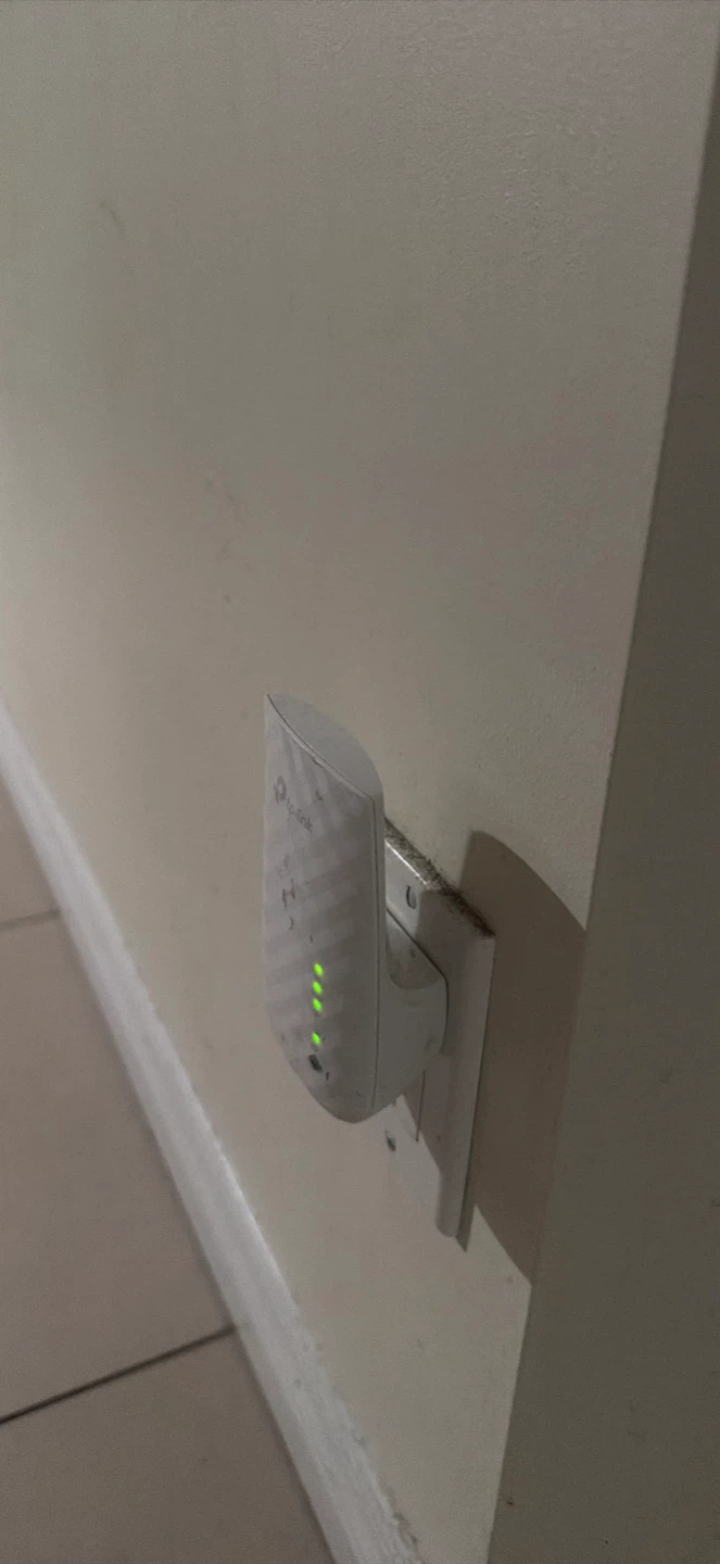 TP-Link Wi-Fi Range Extender - photo 2