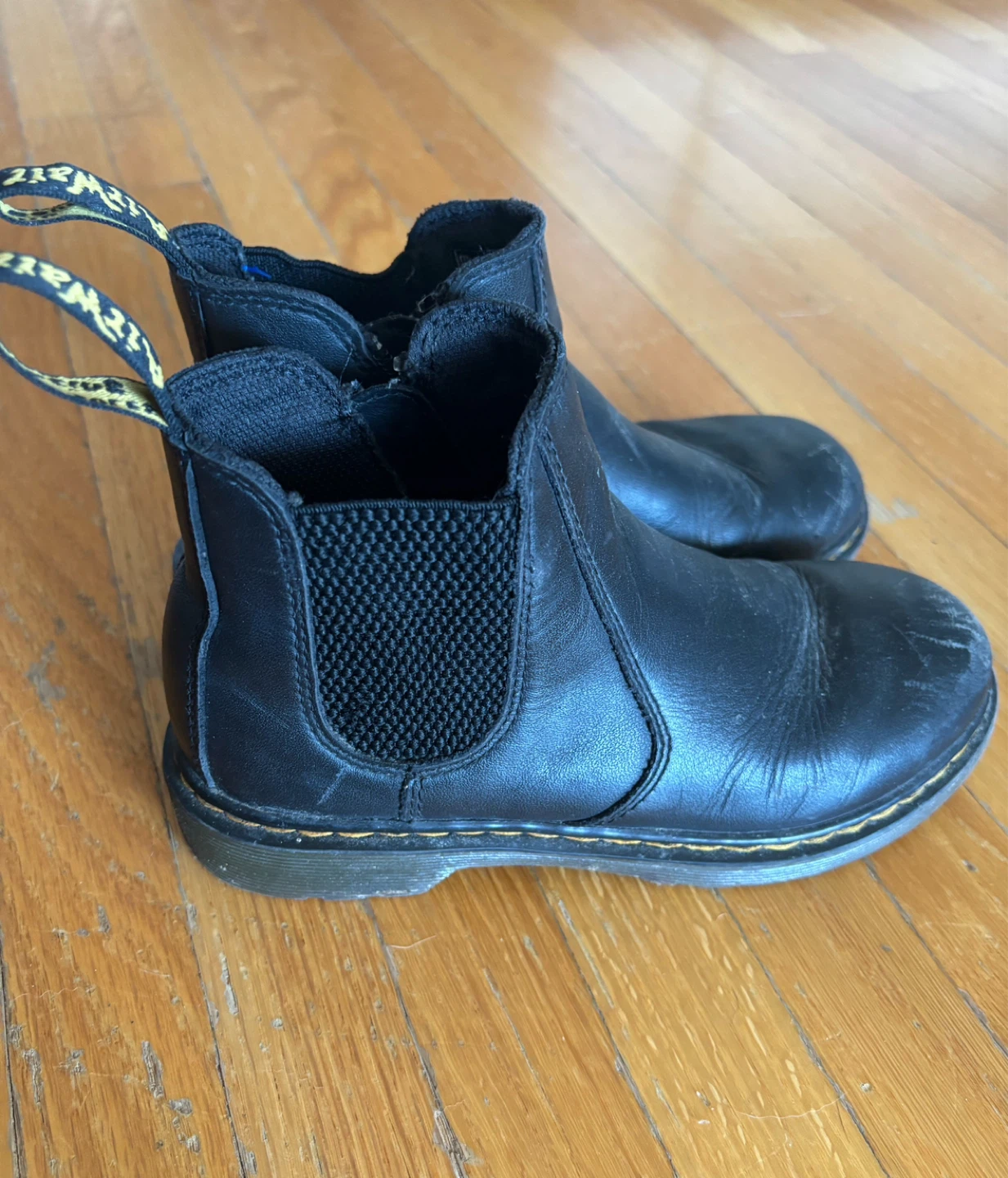 Dr. Martens Kids Black Leather Chelsea Boots - Size 3 ⚽️