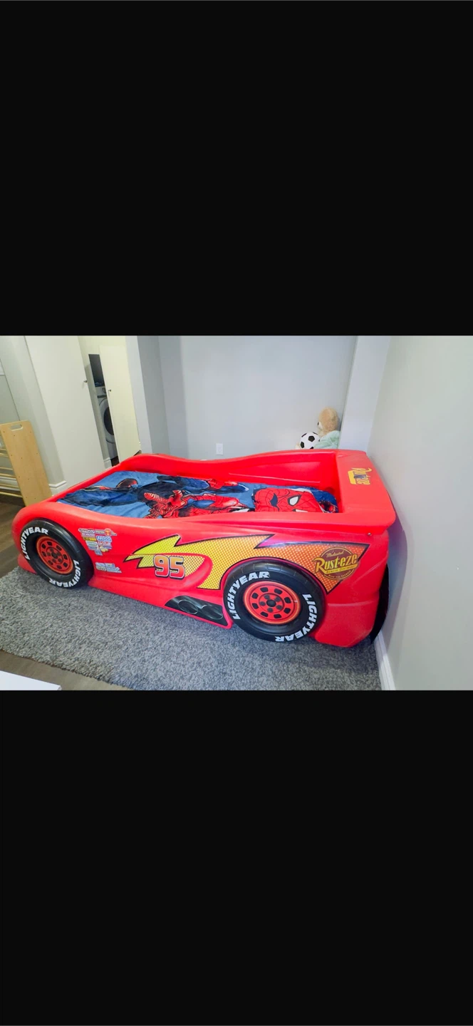 Kids Lightning McQueen Race Car Bed