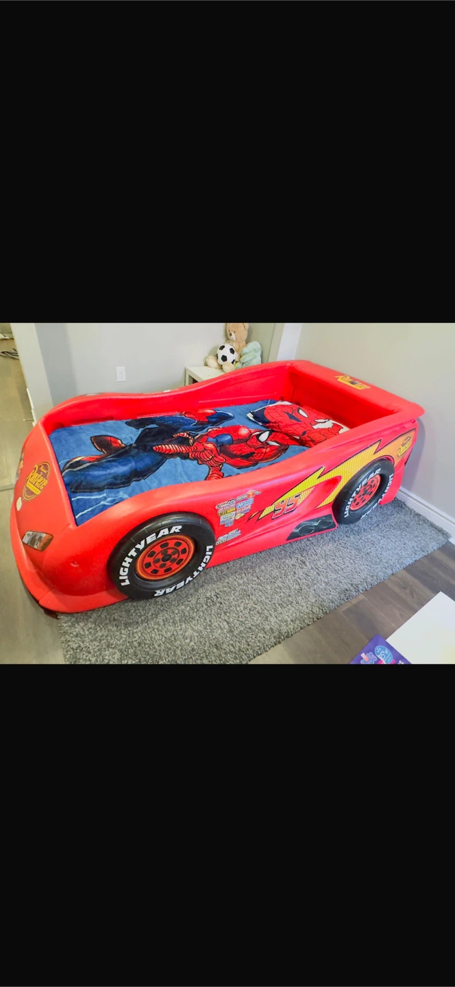 Kids Lightning McQueen Race Car Bed - photo 3