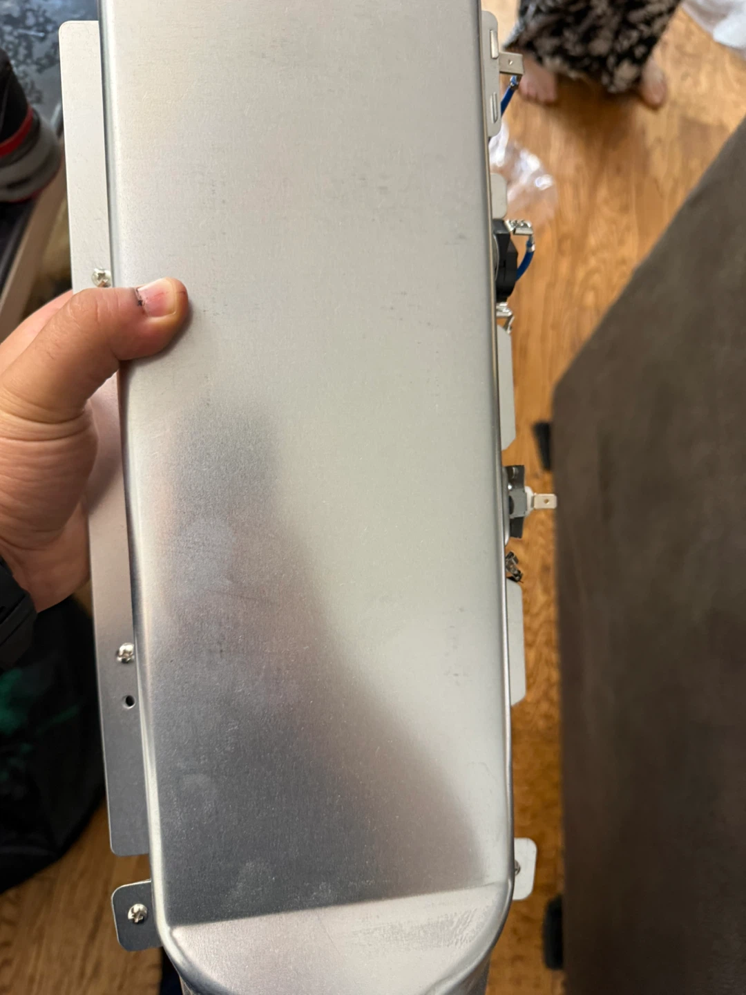 Metal heating element housing