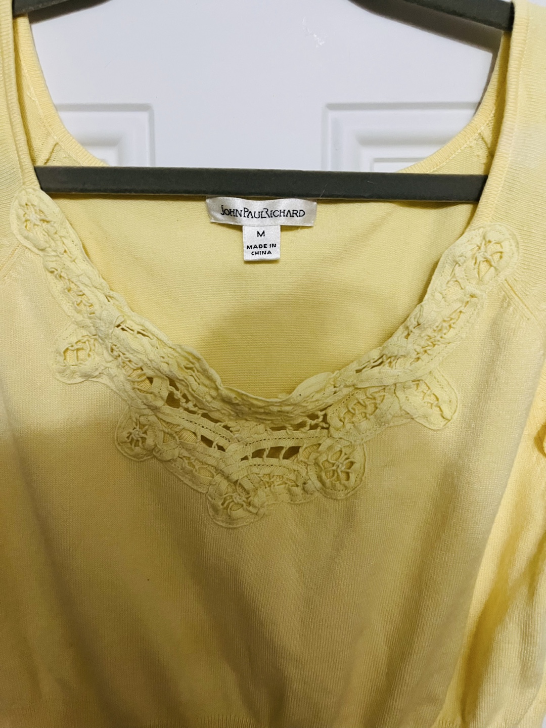 ⚽️John Paul Richard Yellow Lace Neck Top Size M - photo 2