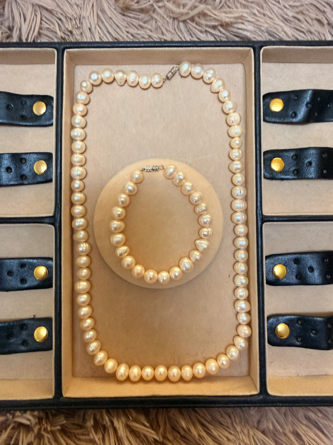 Pearl Necklace and Bracelet Set ⚽️