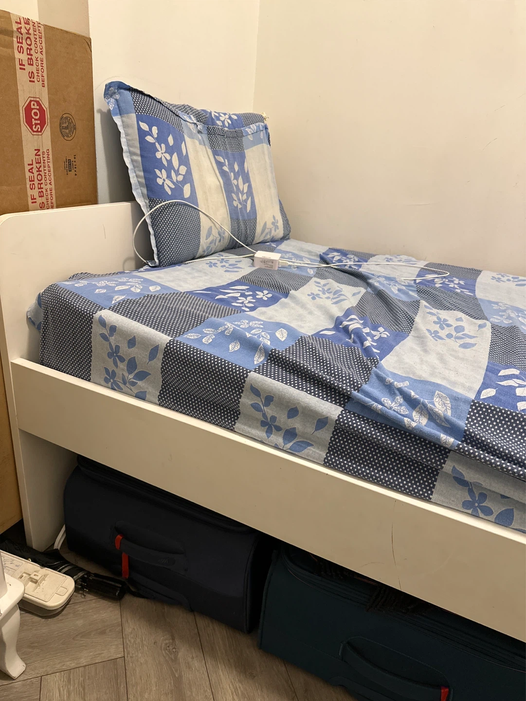 White Single Bed Frame with Mattress - photo 3
