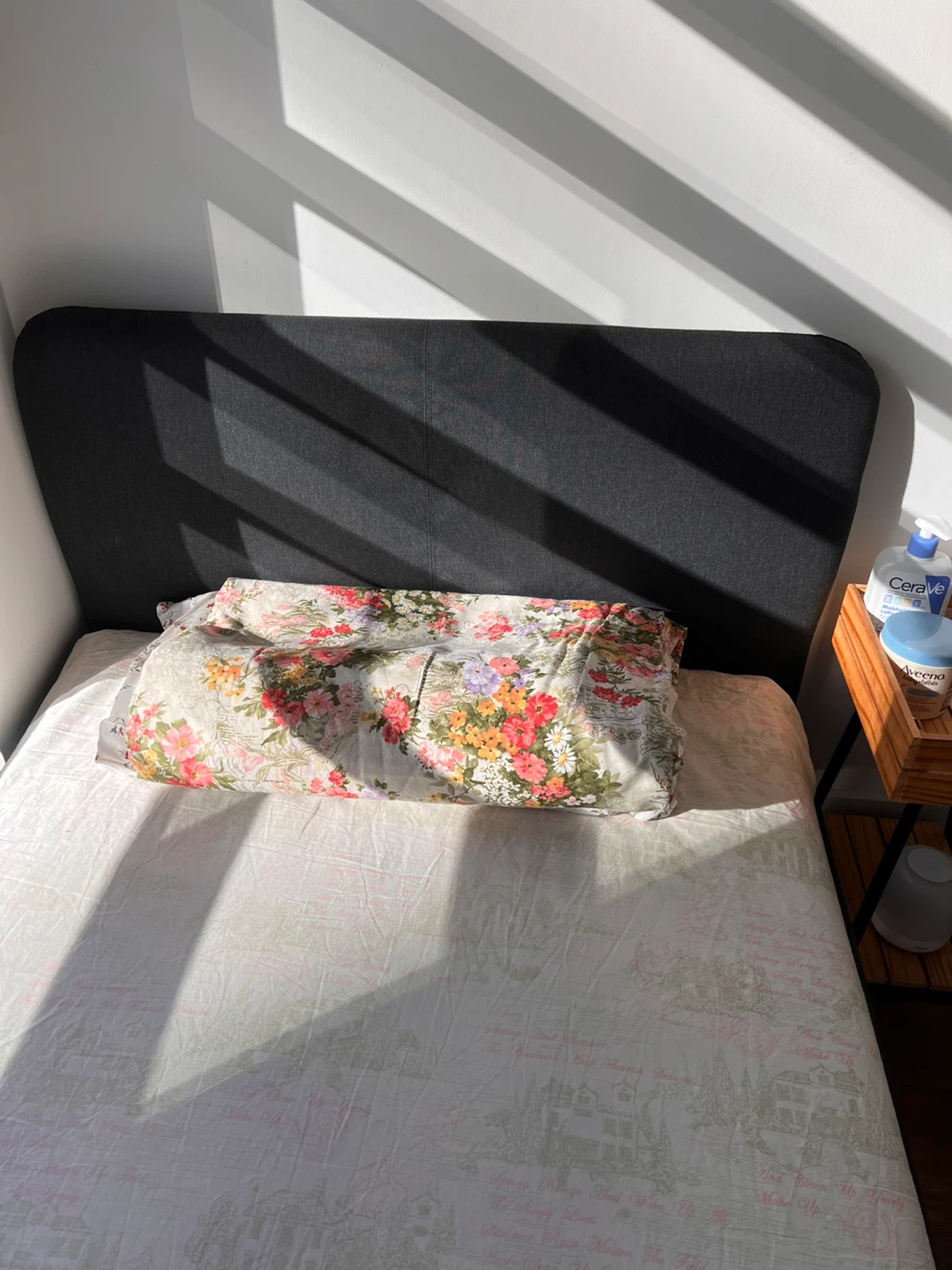 Like New IKEA SLATTUM Bed Frame+ Mattress - photo 2