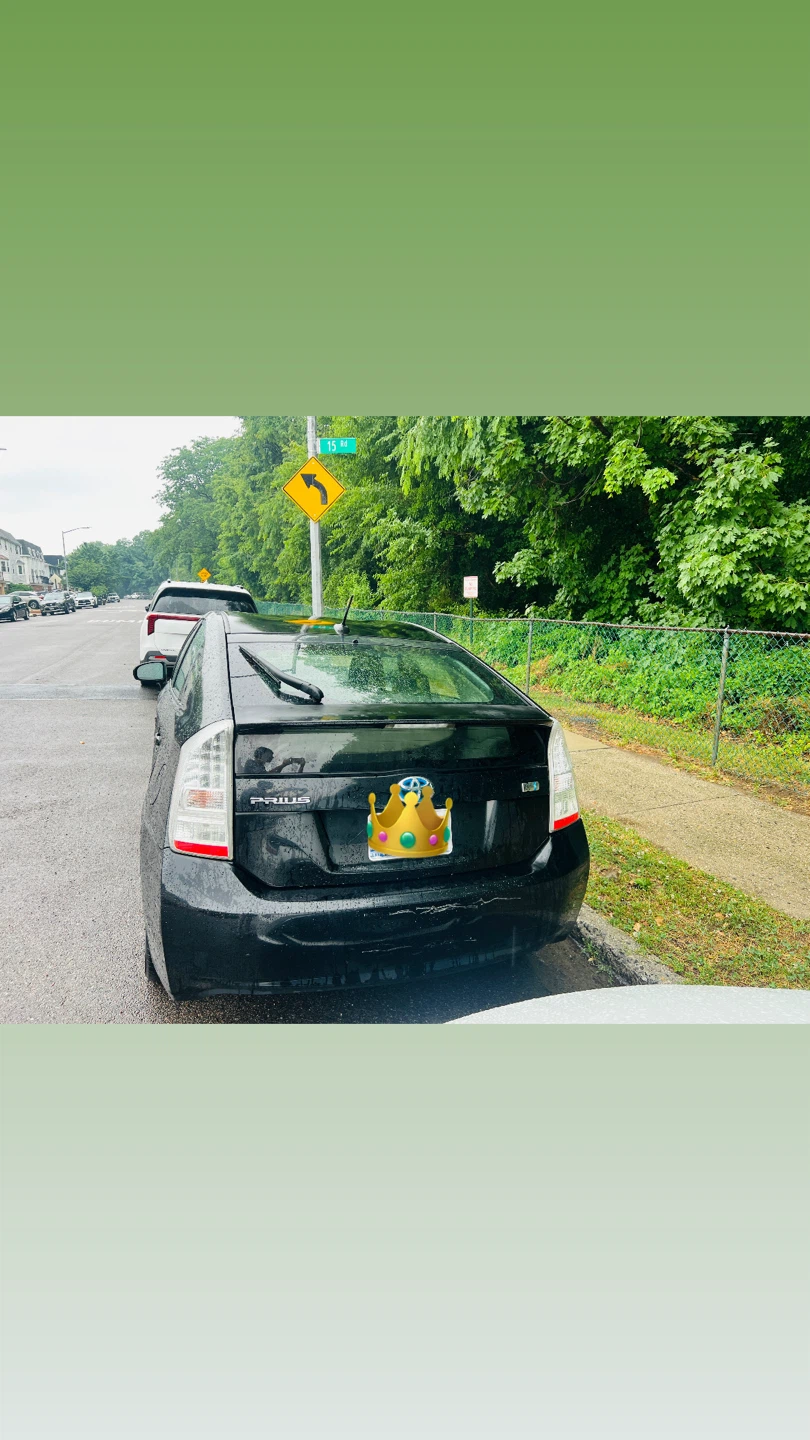 Black Toyota Prius 2010 hybrid - photo 3