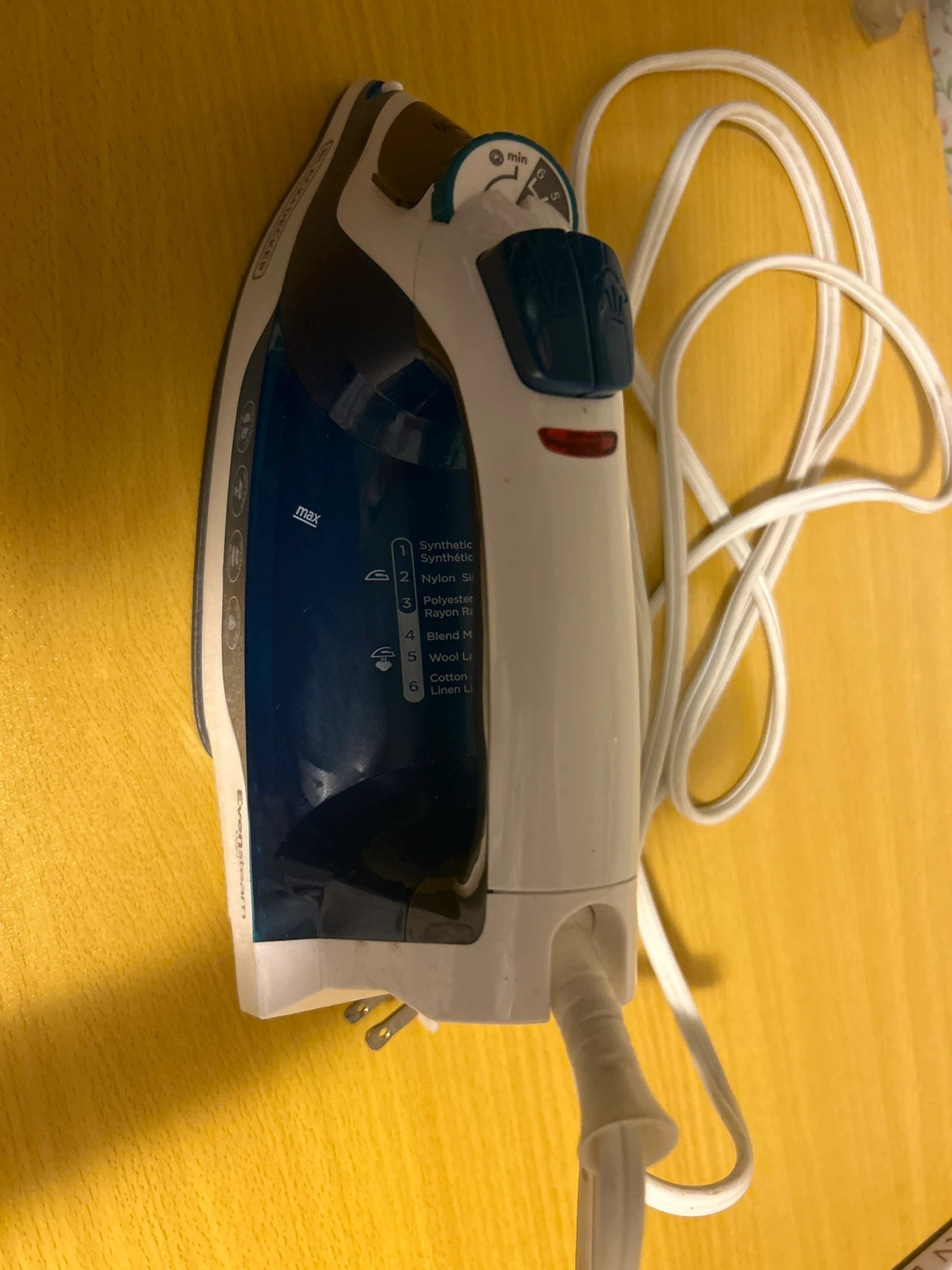 Black+Decker EvenSteam Iron - photo 2