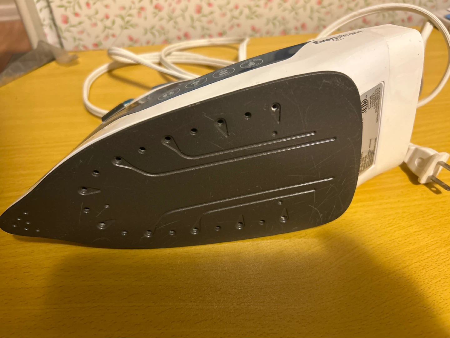 Black+Decker EvenSteam Iron - photo 3