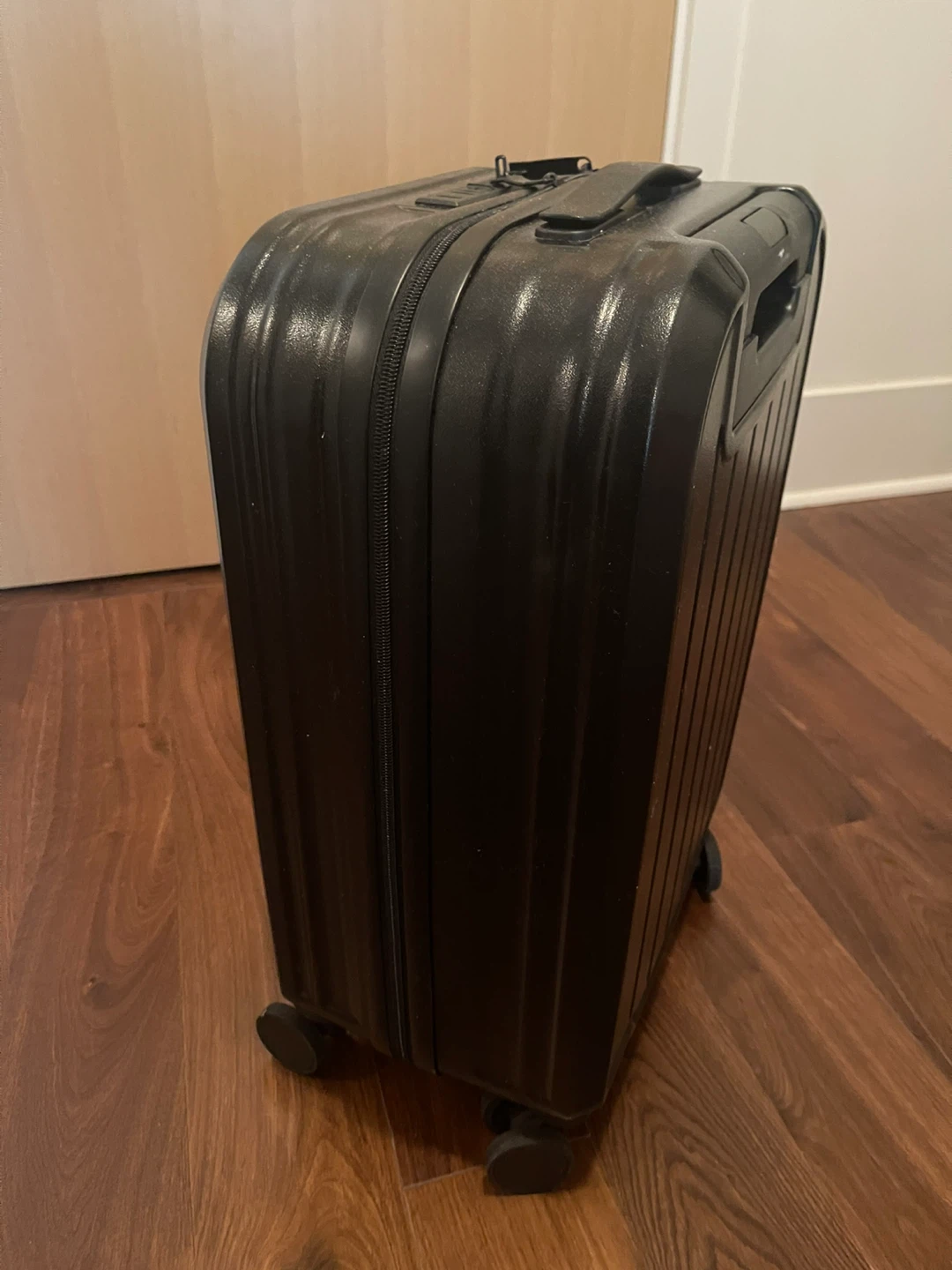 Like New Black Carry-On Luggage - photo 3
