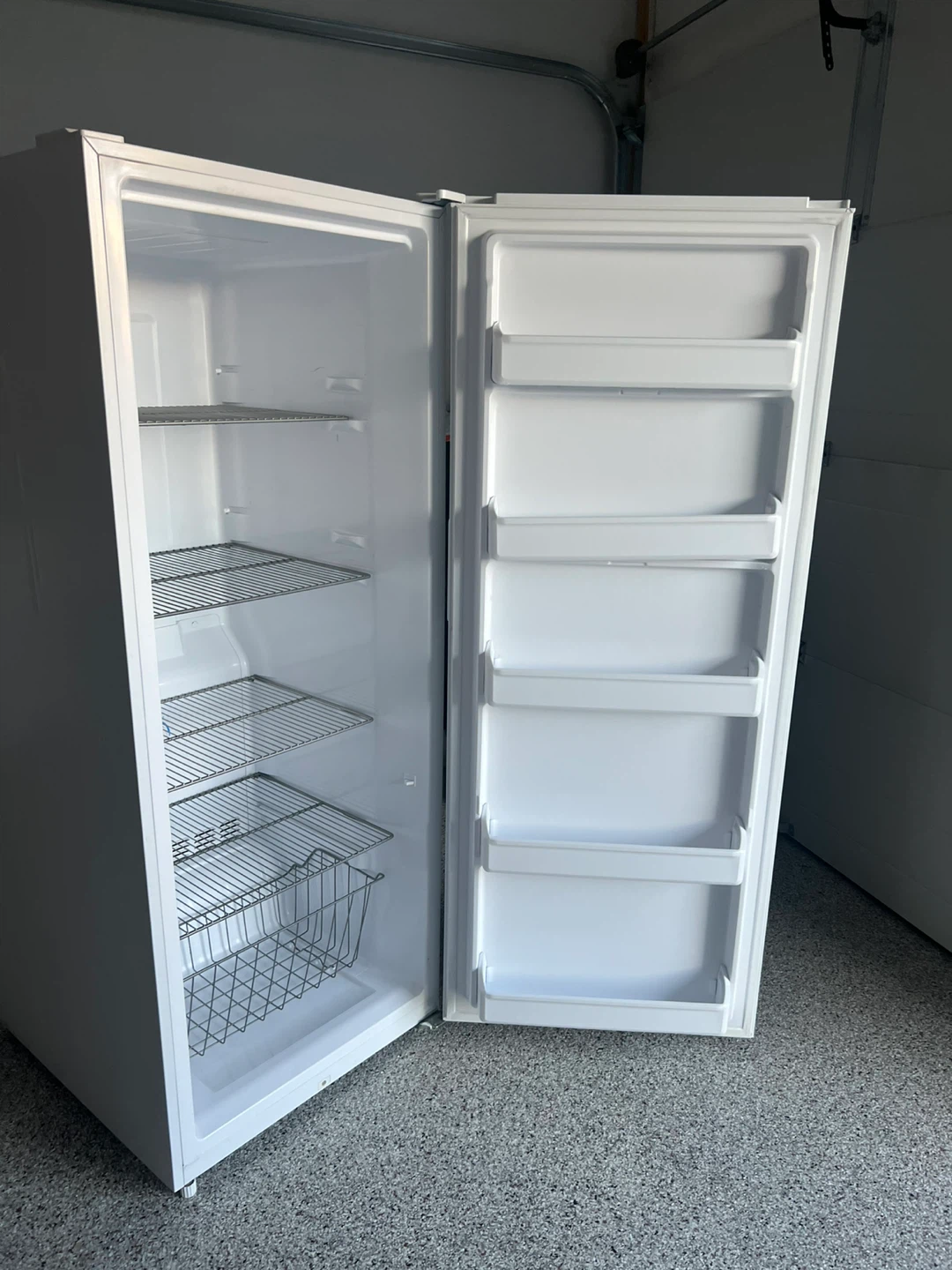 FRIGIDAIRE White Upright Freezer - photo 3