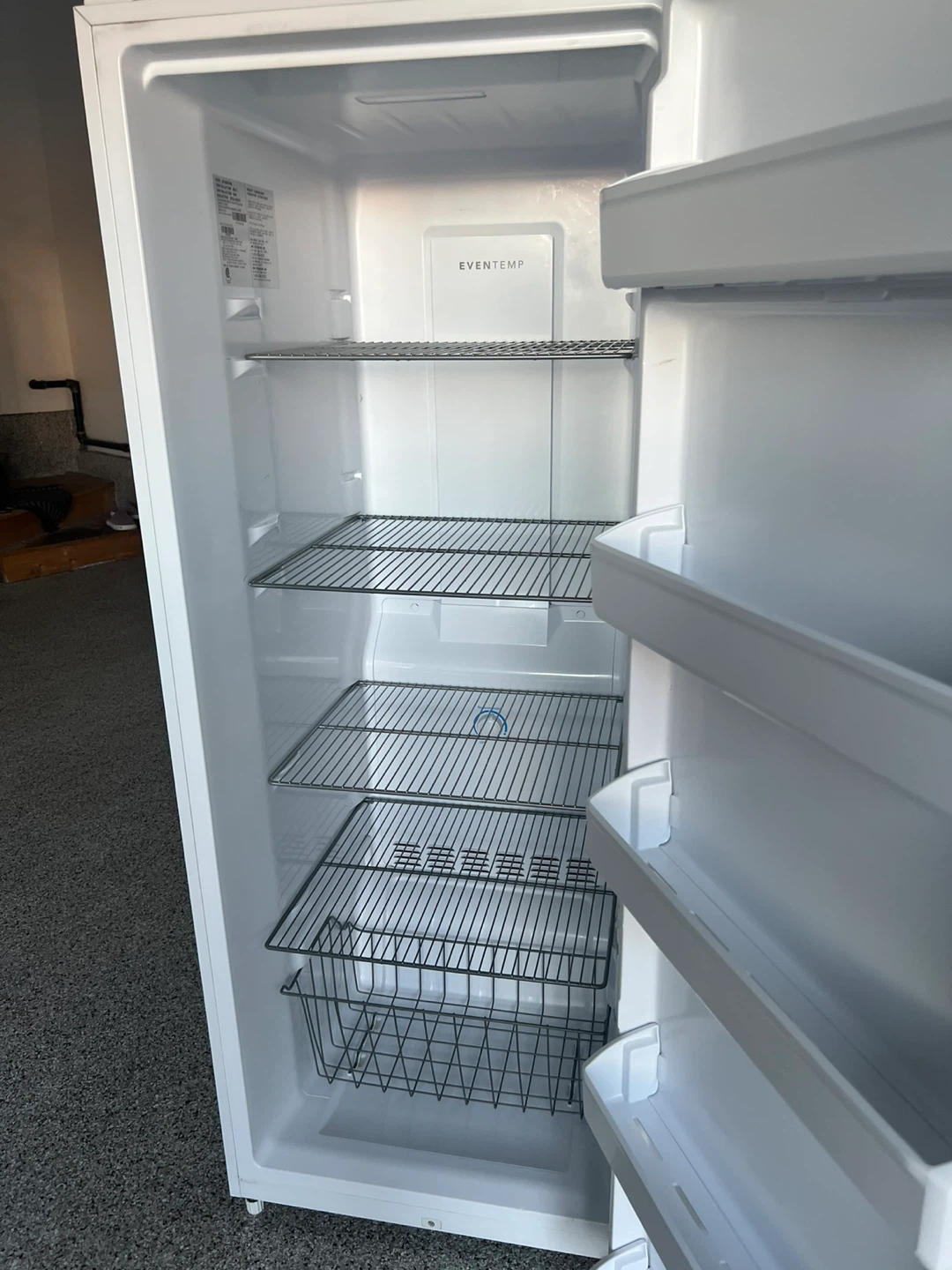 FRIGIDAIRE White Upright Freezer - photo 2