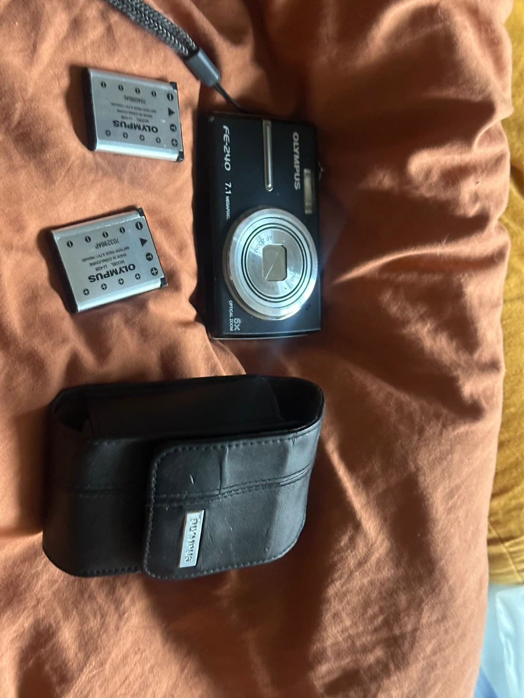 Olympus FE-240 7.1MP Digital Camera Point & Shoot