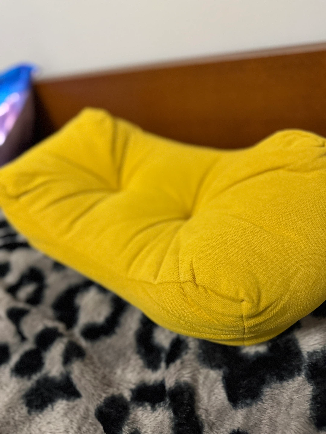Yellow Lumbar Support Cushion⚽️