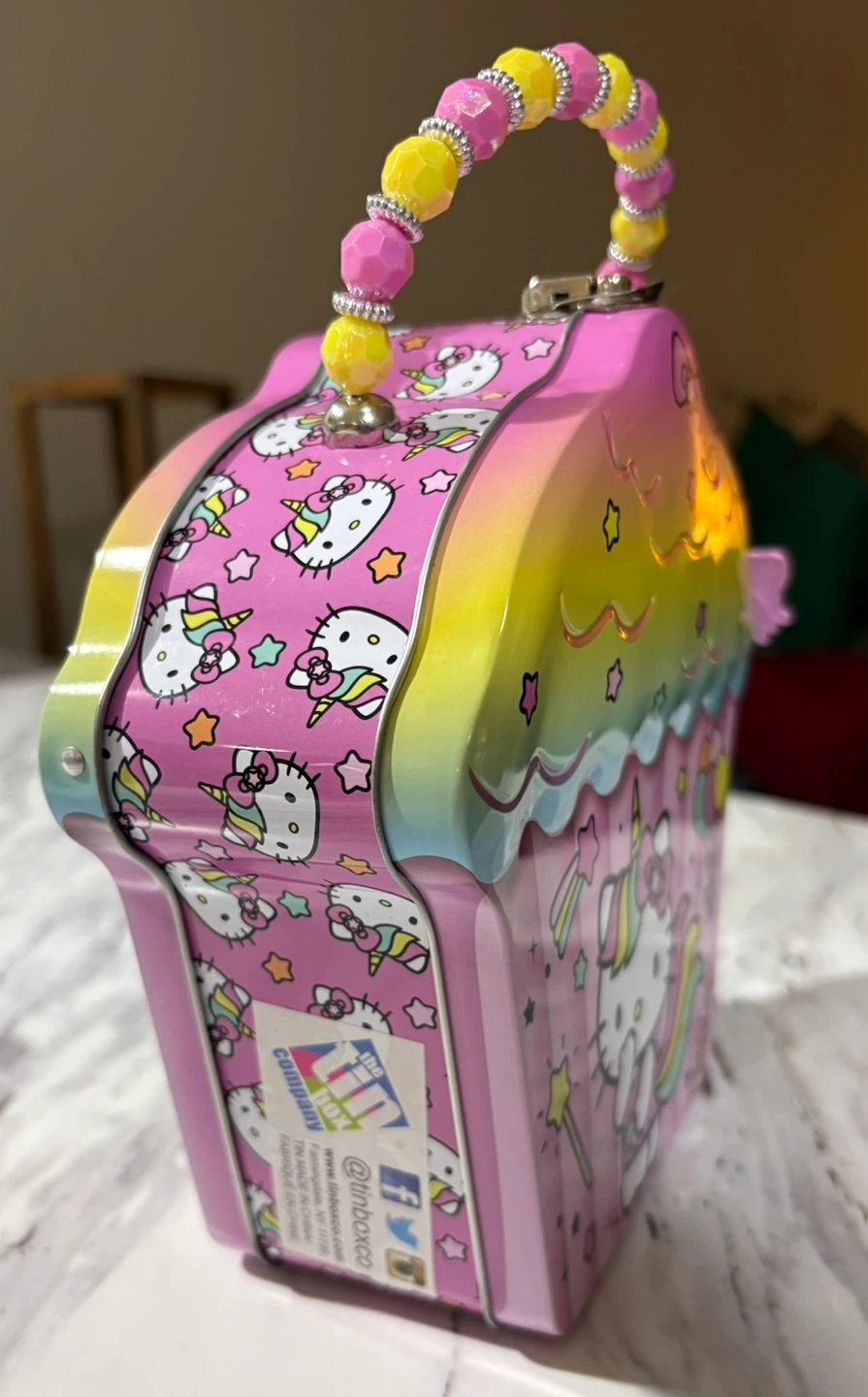 ⚽️ Hello Kitty Cupcake Tin Purse with Beaded Handle - photo 2