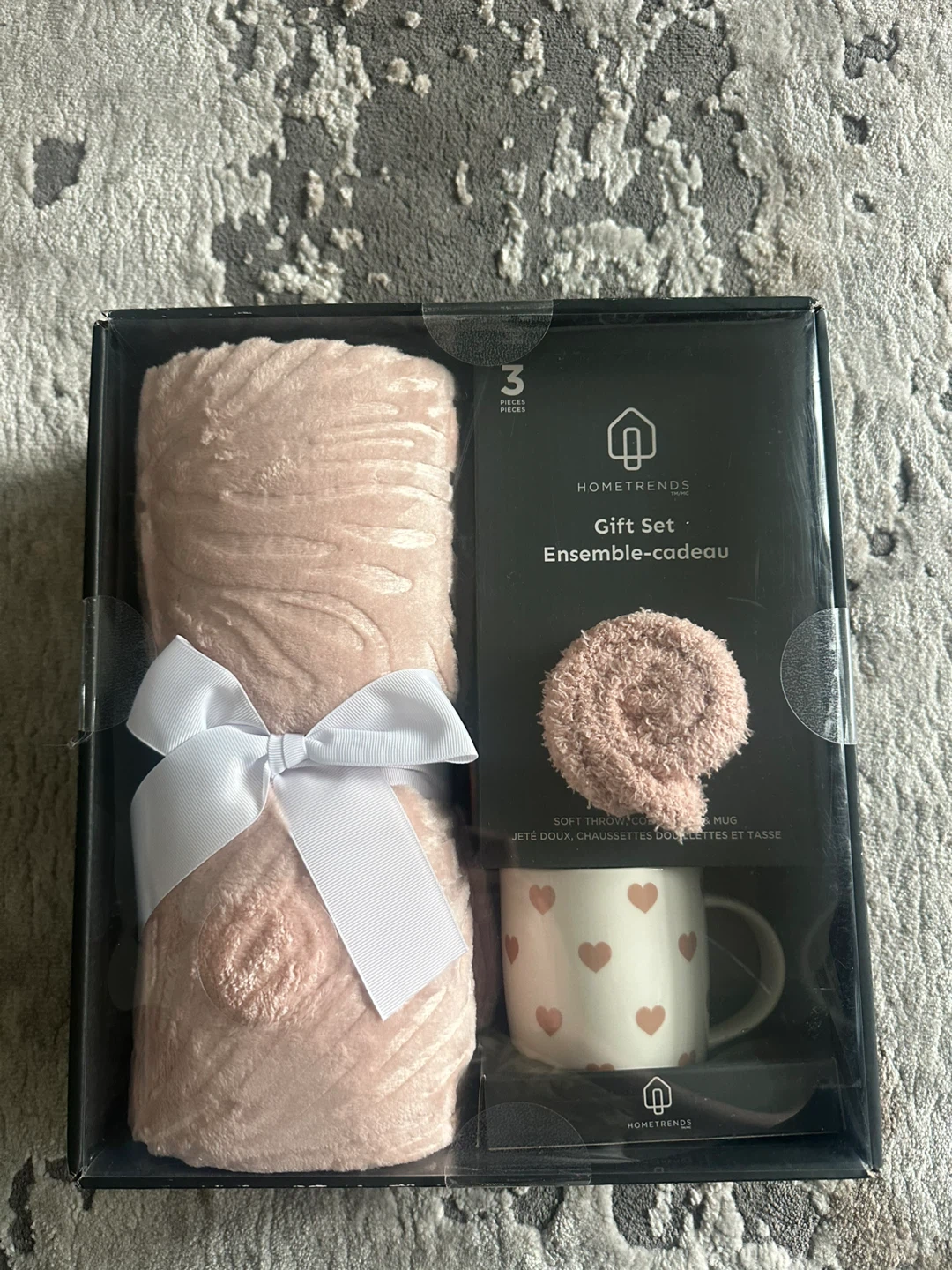 New HomeTrends 3 Piece Gift Set with Throw, Socks & Mug