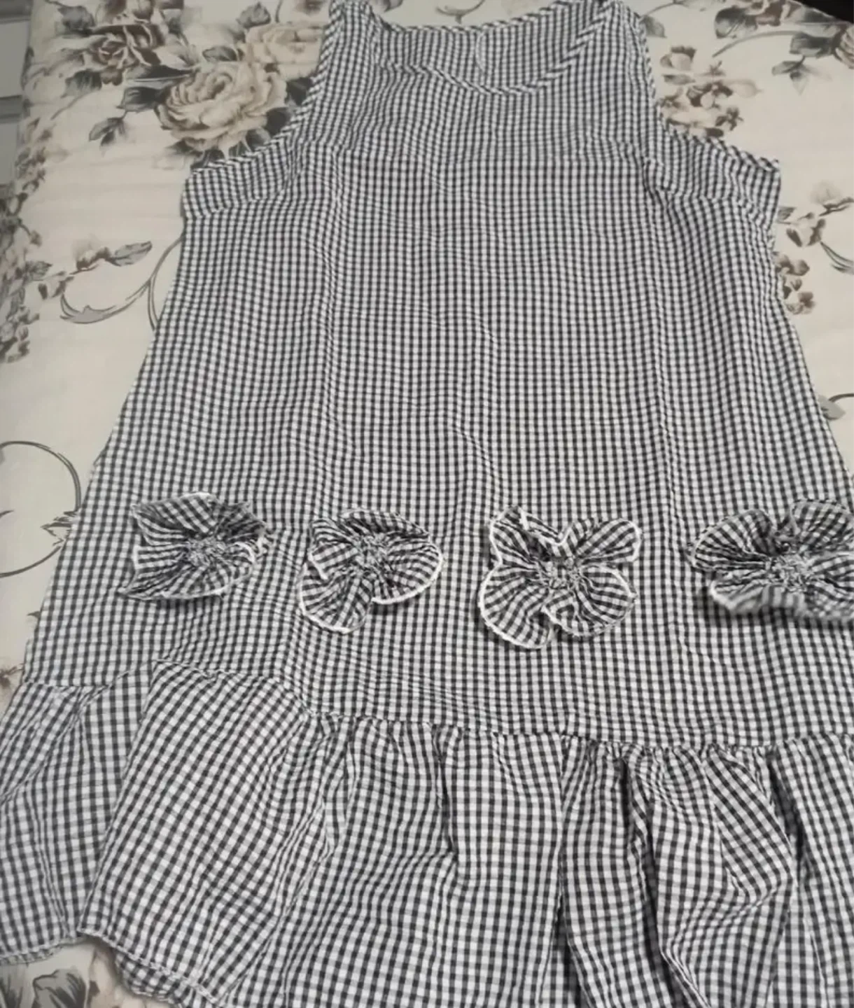 Gingham Sleeveless Dress with Floral Hem⚽️