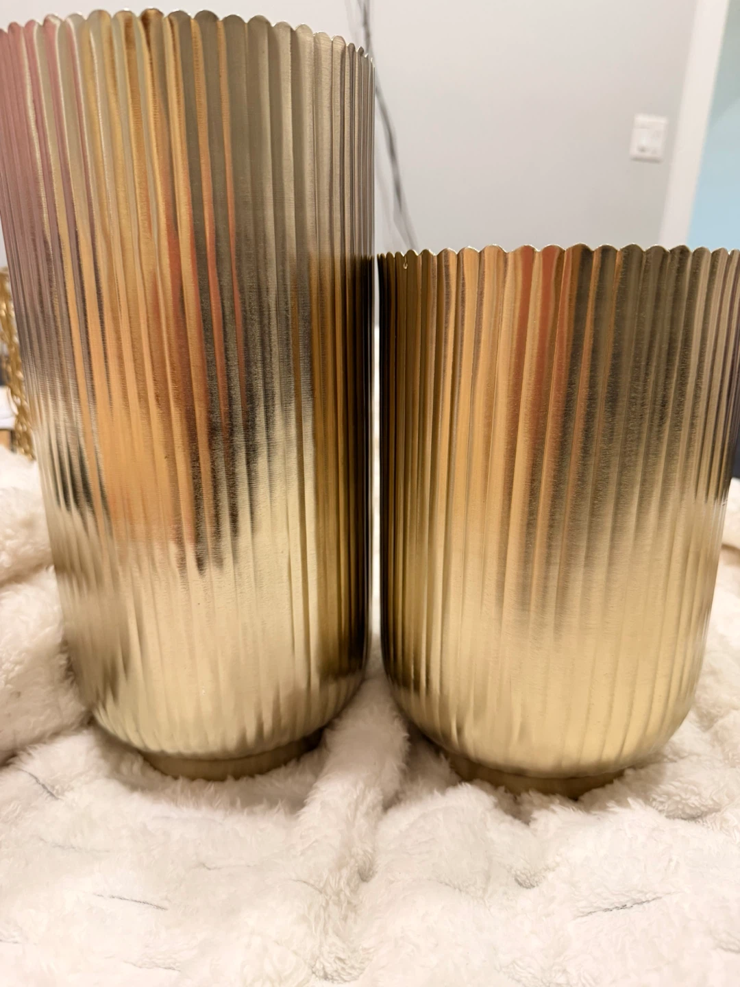 Set of 2 Gold Fluted Vases - photo 2