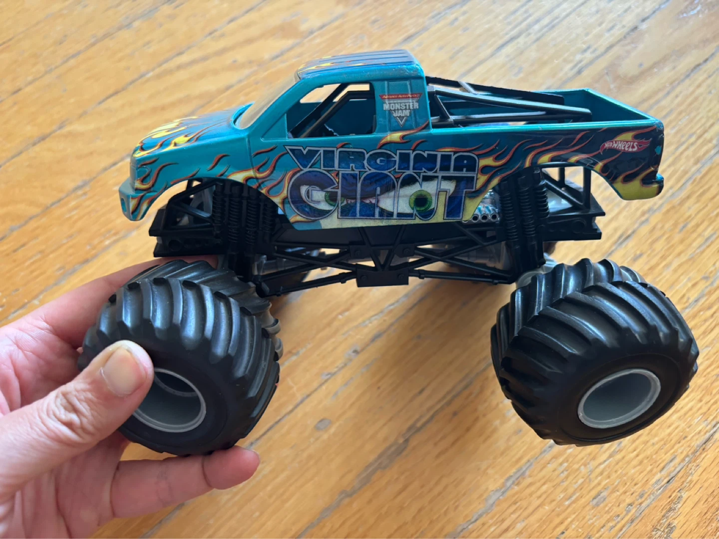Hot Wheels Monster Truck Virginia Giant & Grave Digger Set ⚽️ - photo 2