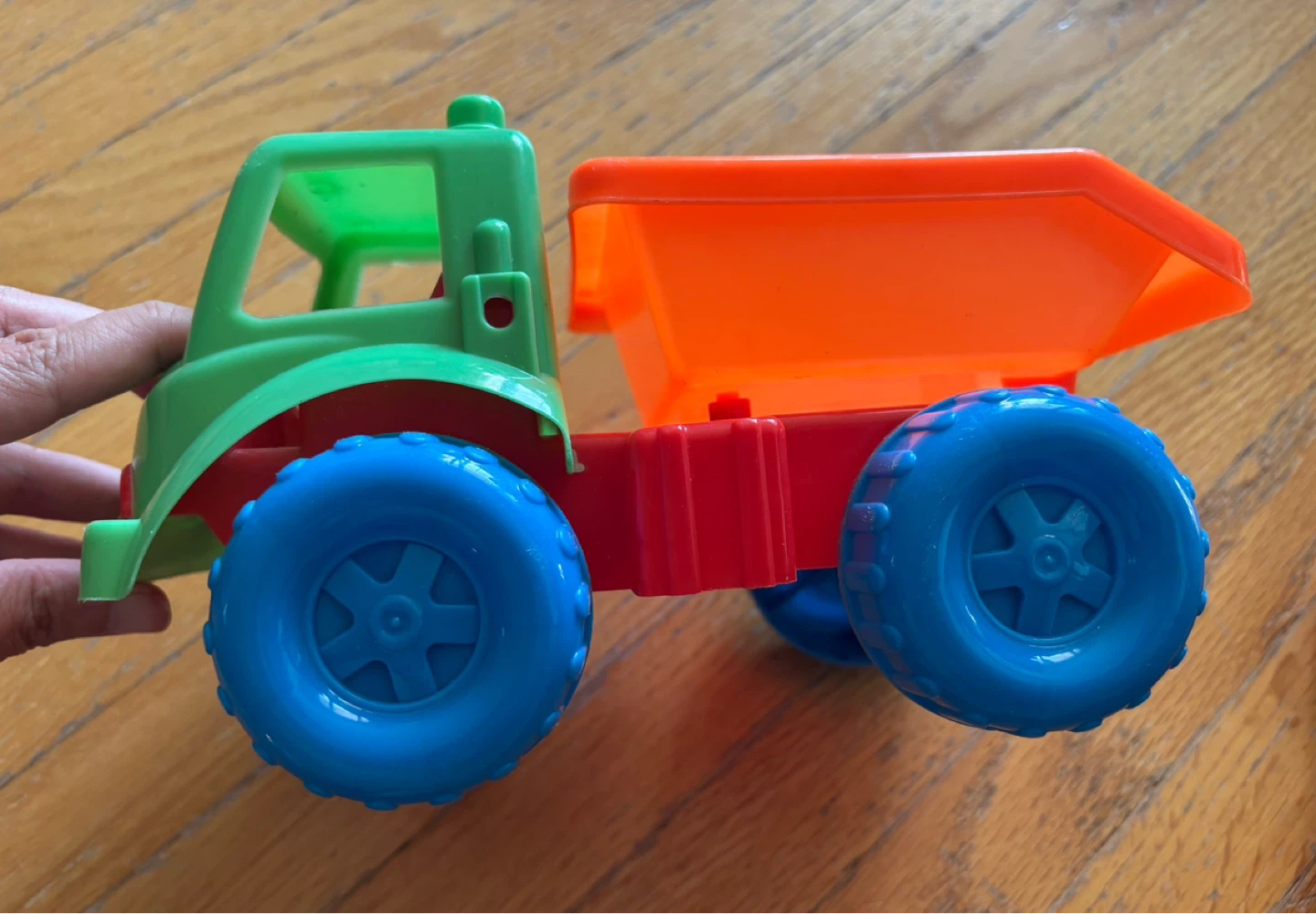 Toy Dump Truck ⚽️