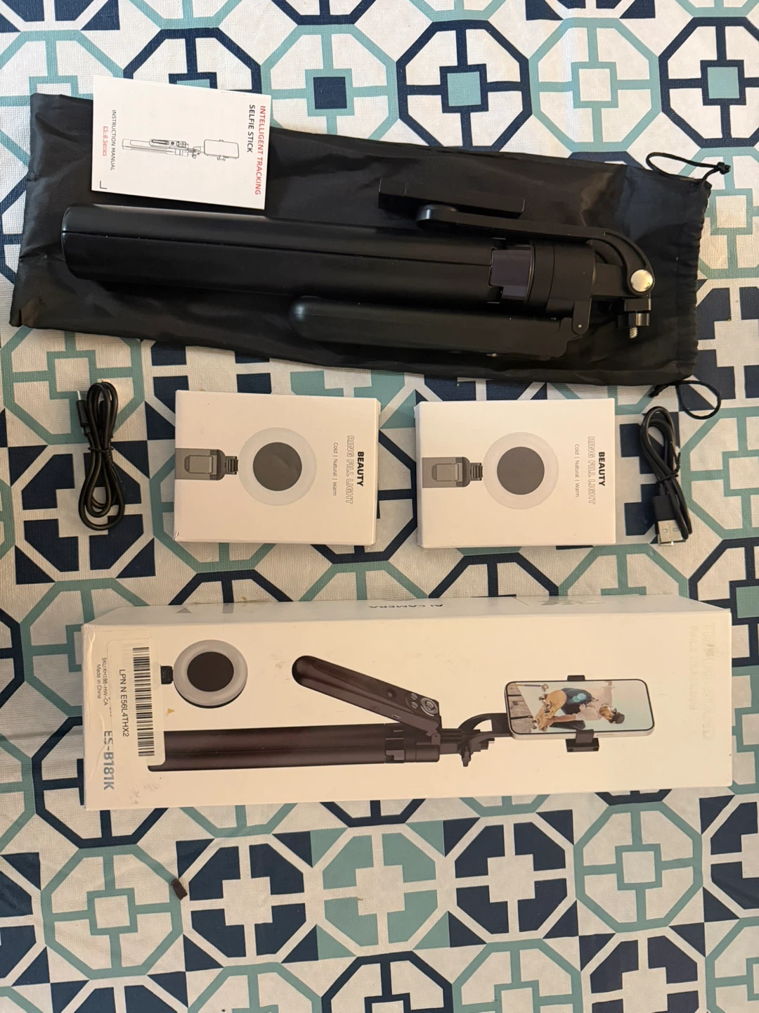 Beauty Light Selfie Stick Tripod with Remote - photo 2