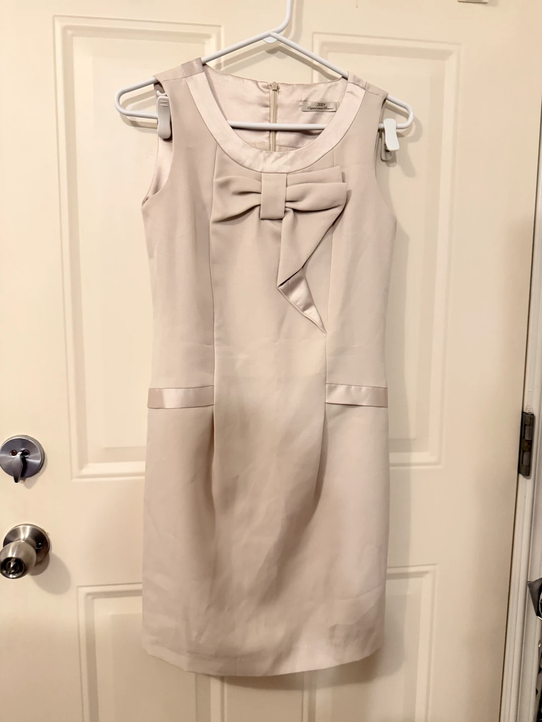 Beige bow dress. Size S/M