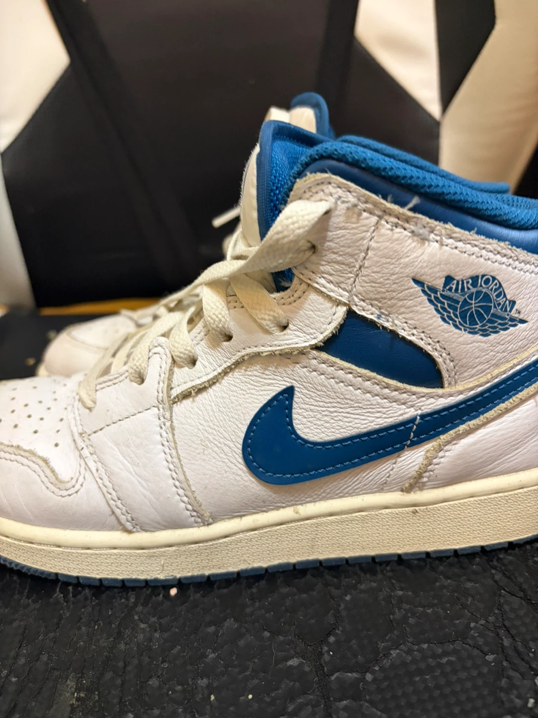 Air Jordan 1 Mid Sneakers - White/Blue