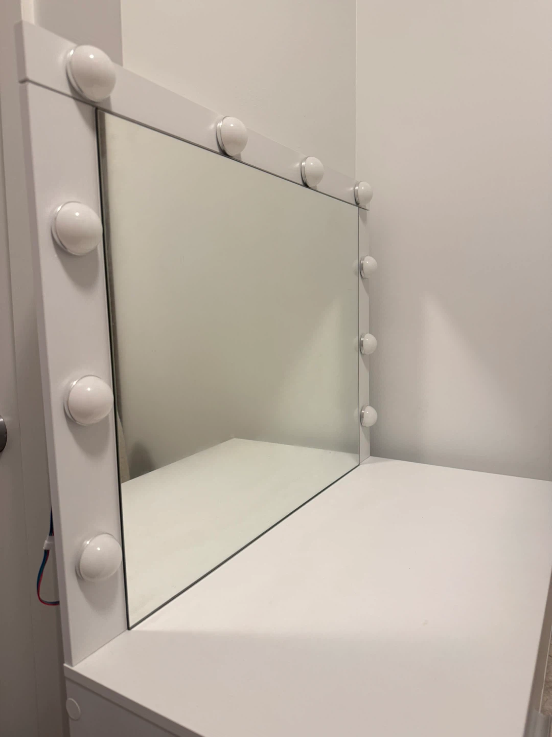 Makeup Vanity with Mirror and Lights