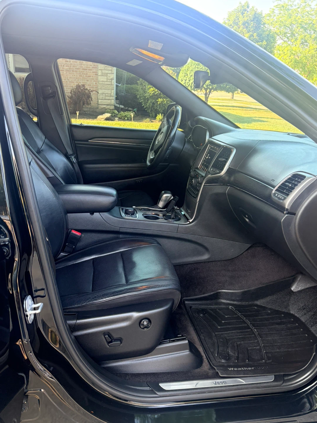 2018 Jeep grand Cherokee high altitude 18k willing to negotiate - photo 4