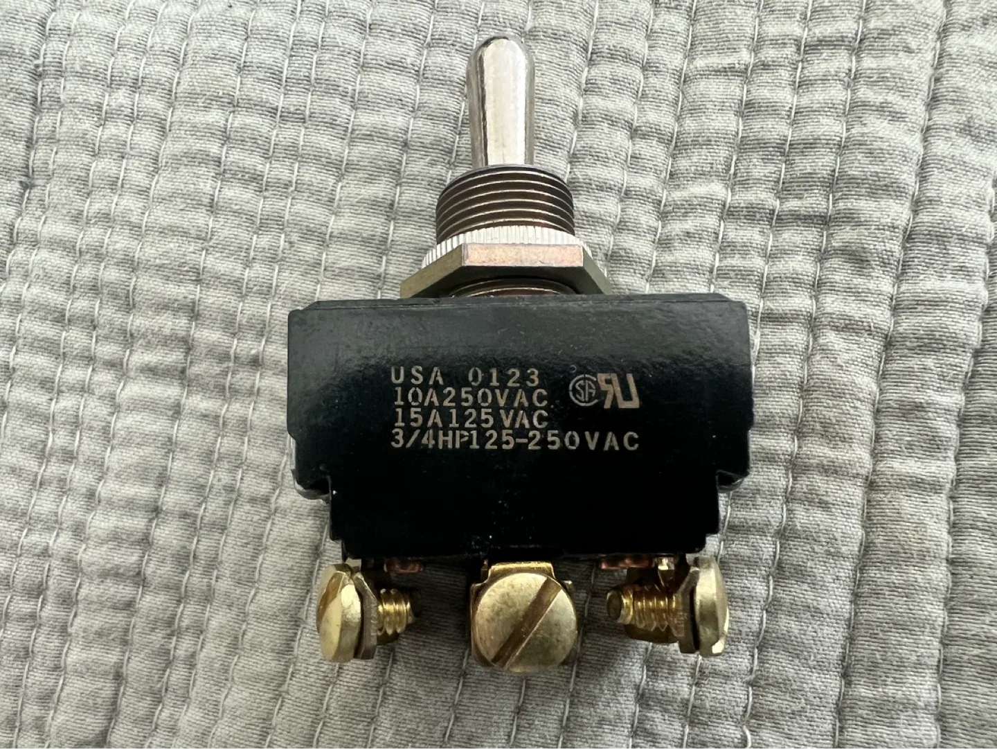 Toggle Switches USA 0123 - Lot of 15