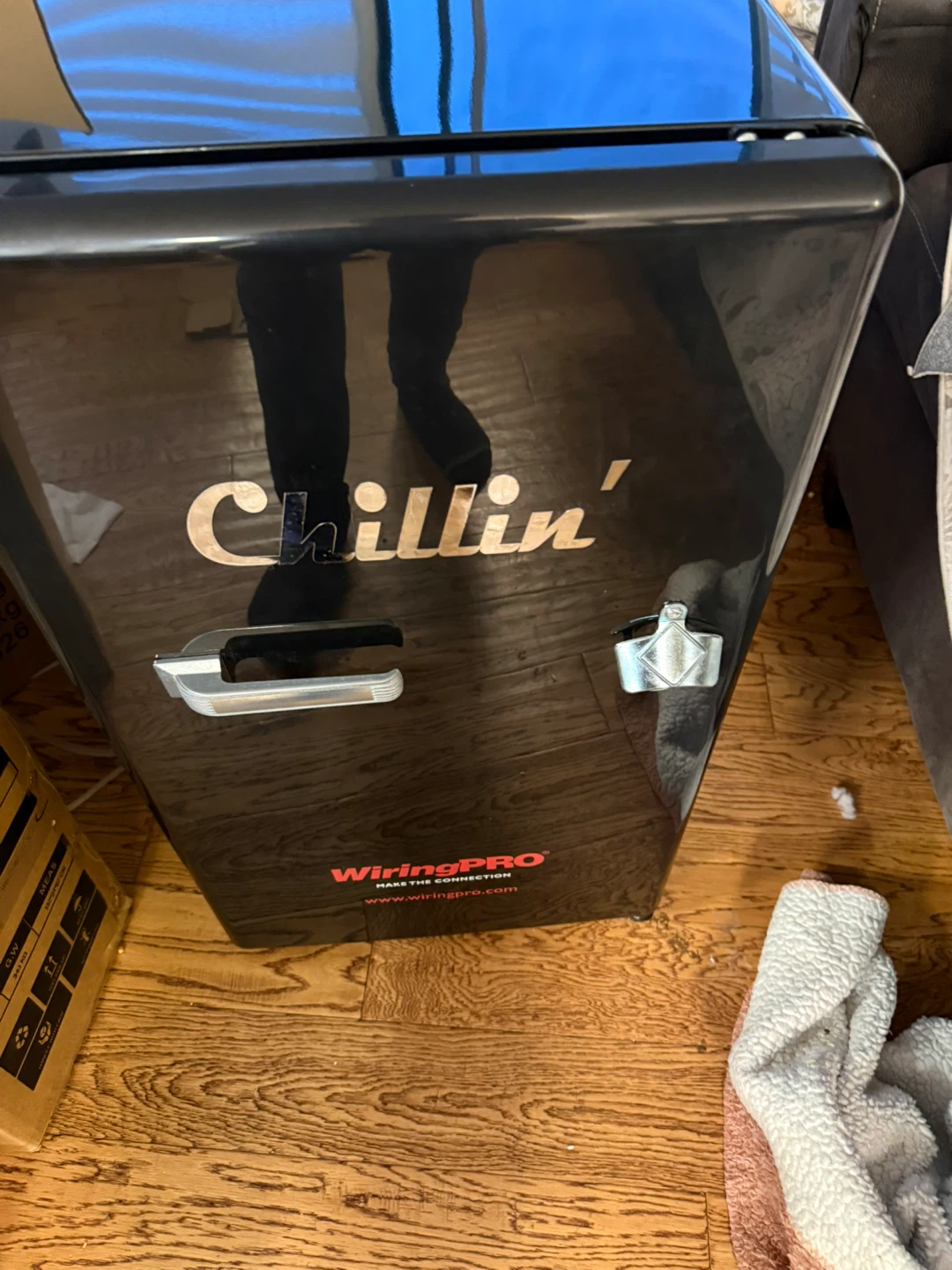 Chillin' Retro Mini Fridge cooler - photo 4