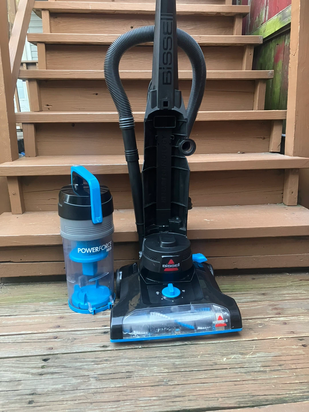 Bissell PowerForce Helix Upright Vacuum - Works Great - photo 3