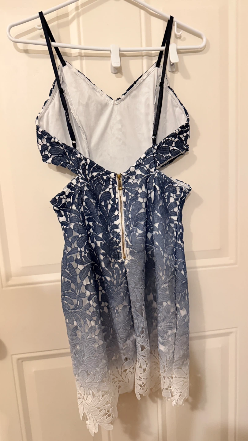 Blue & White Lace Cut-Out Dress. Size M - photo 3