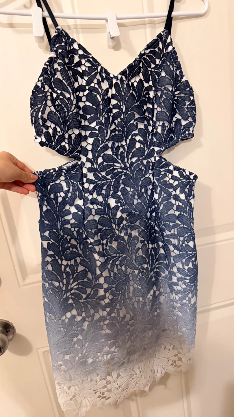 Blue & White Lace Cut-Out Dress. Size M - photo 2