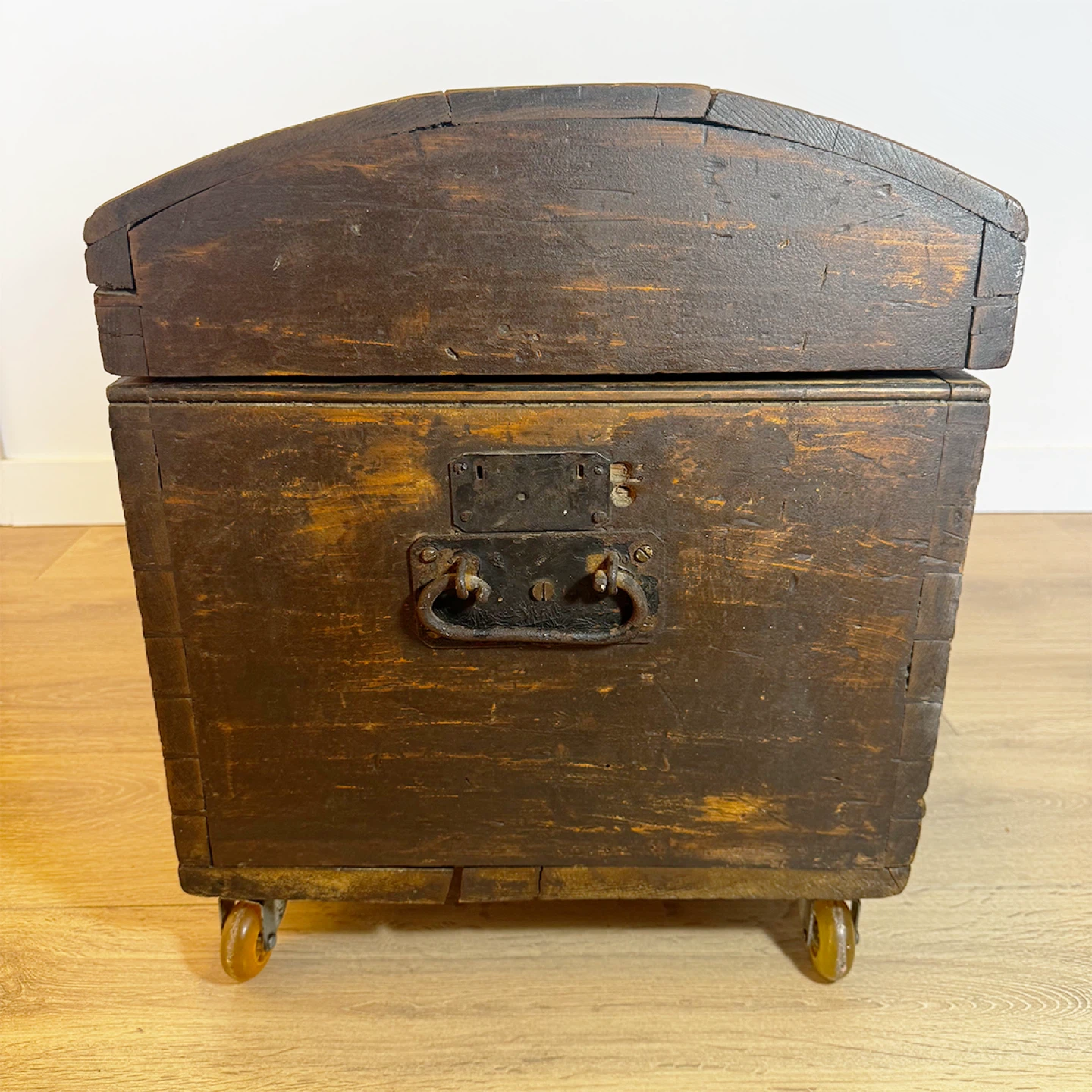 Antique Dome-Top wood travel trunk coffee table - photo 3