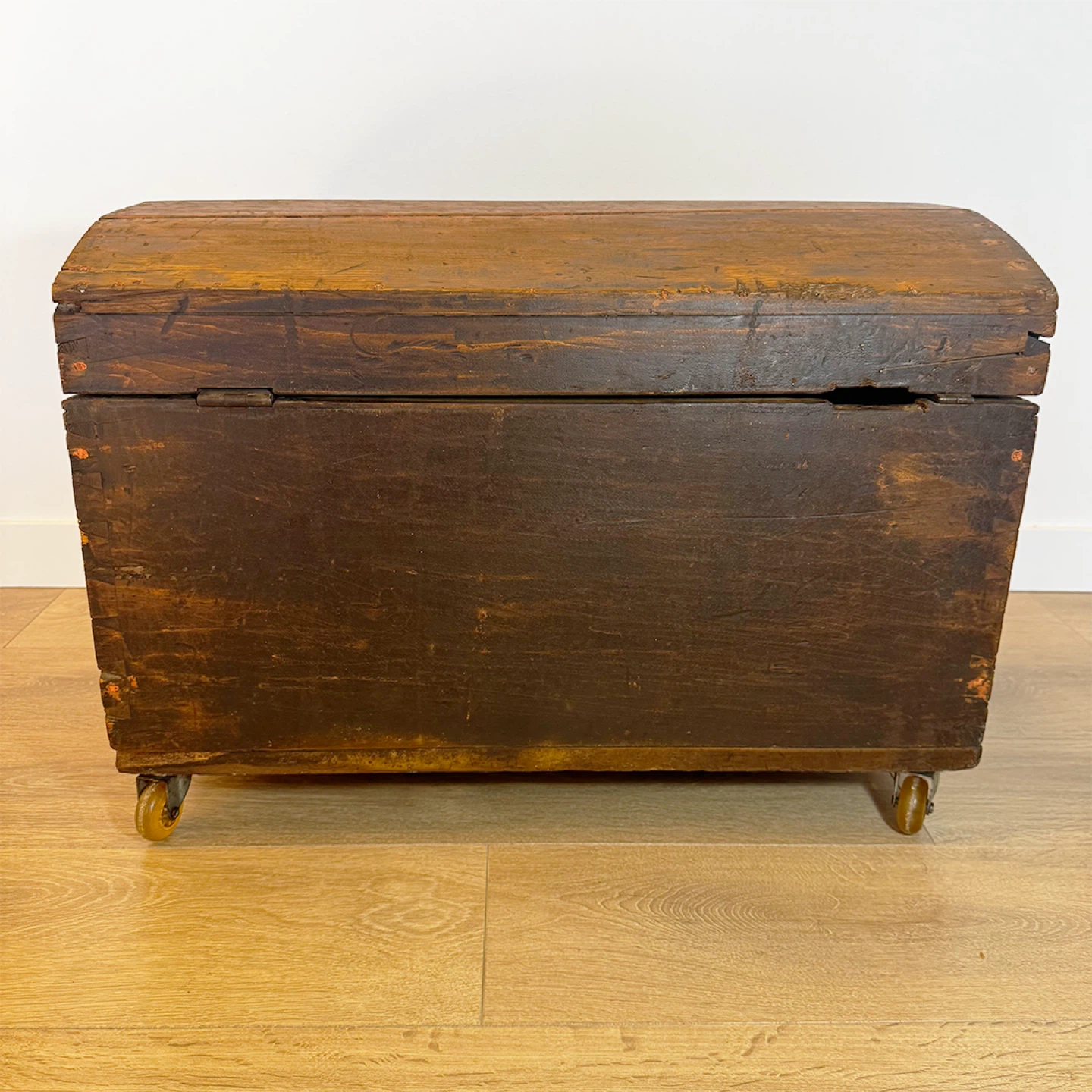 Antique Dome-Top wood travel trunk coffee table - photo 4