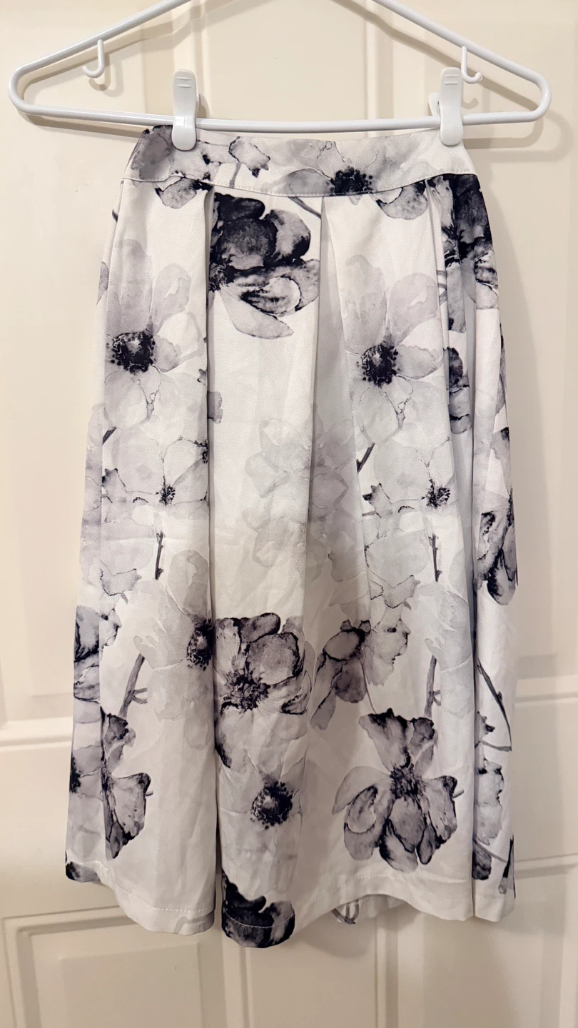 Floral Midi Skirt. Size 5-6