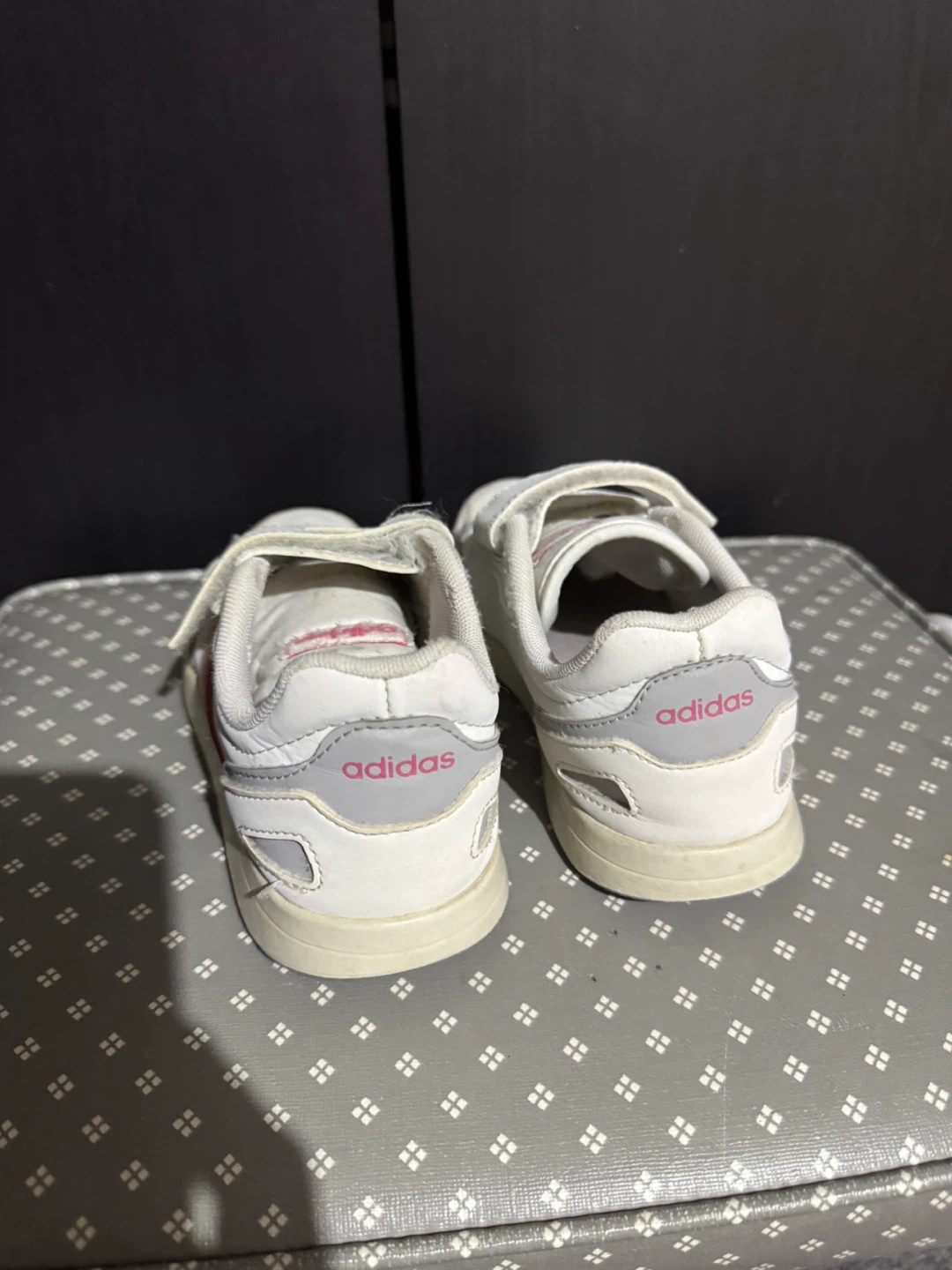 Adidas Kids White Velcro Sneakers size US 1 - photo 5