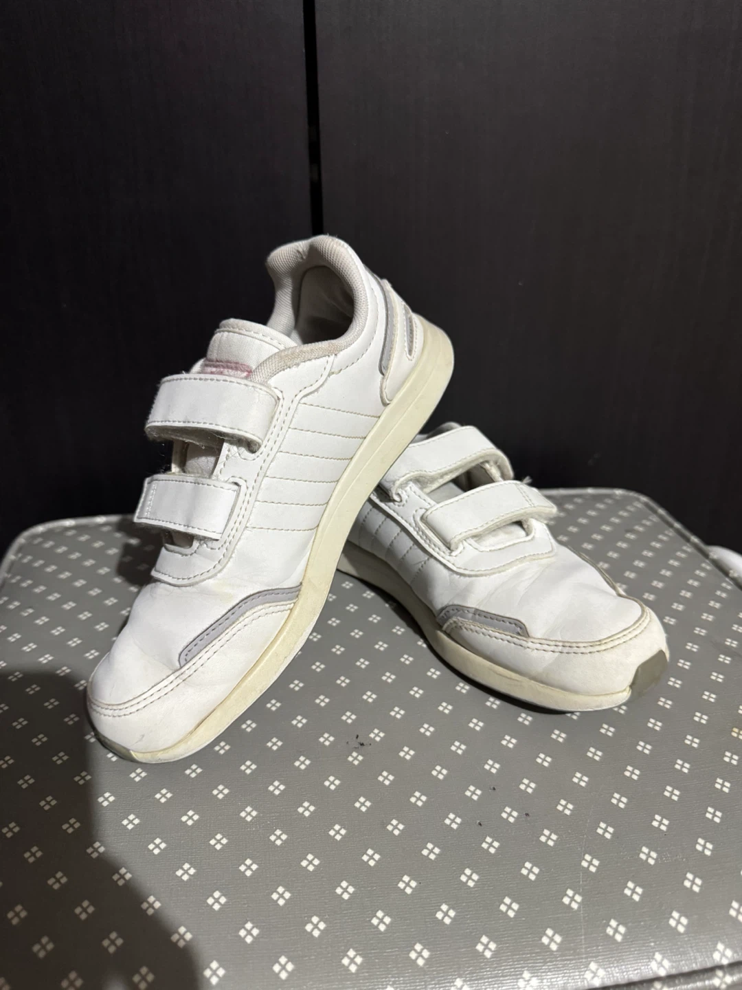Adidas Kids White Velcro Sneakers size US 1 - photo 3