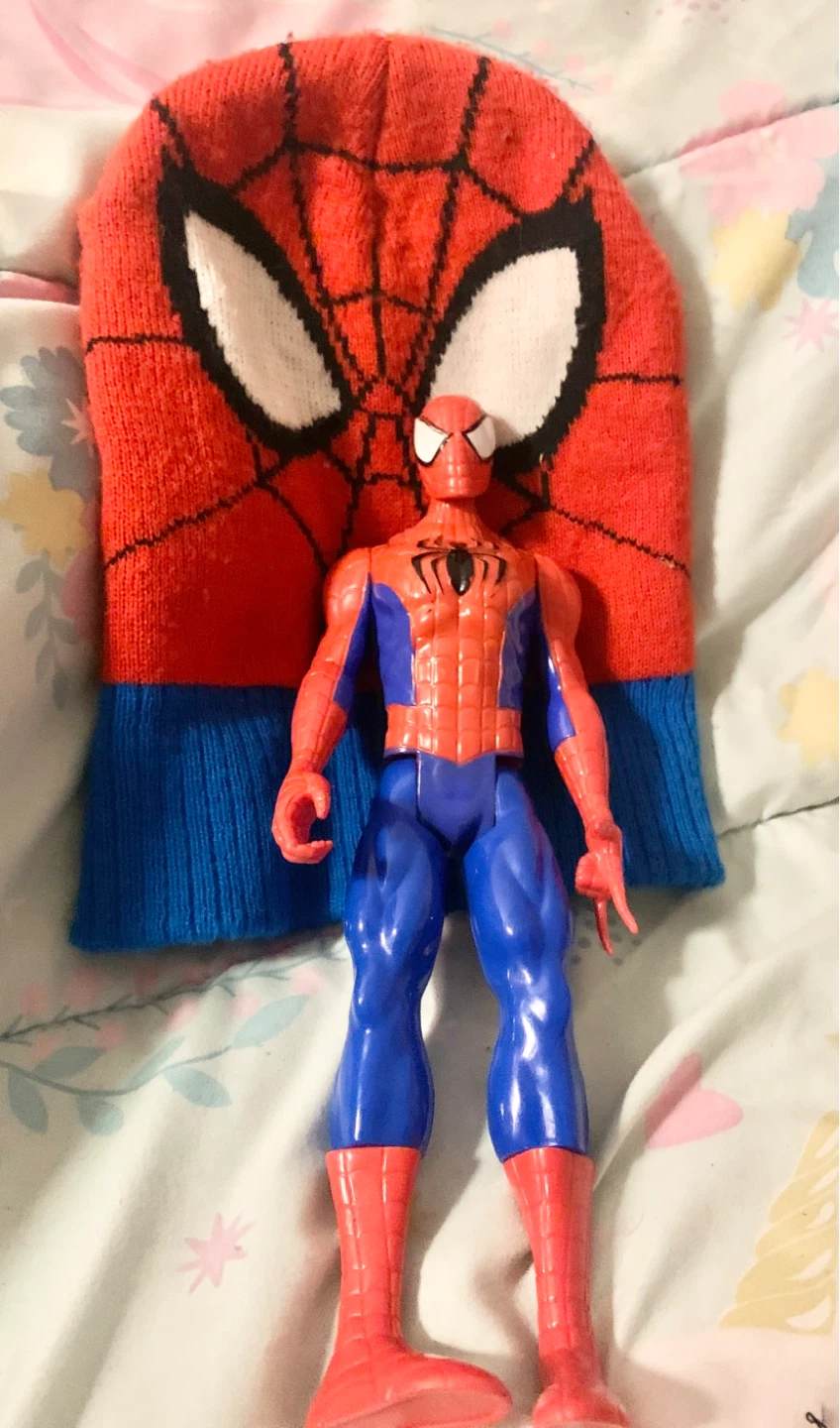 Spider-Man Action Figure and Beanie Set
