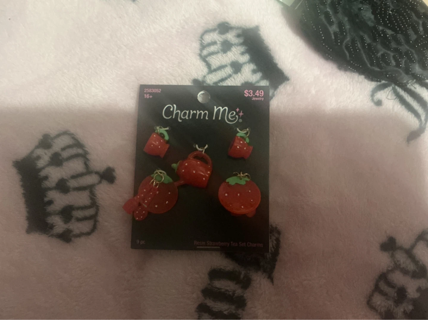 Charm Me! Resin Strawberry Tea charms ⚽