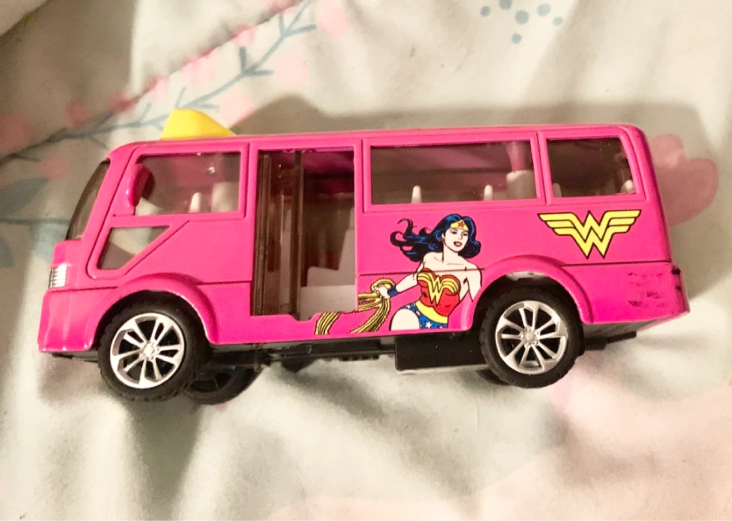 Wonder Woman Toy Bus - photo 2