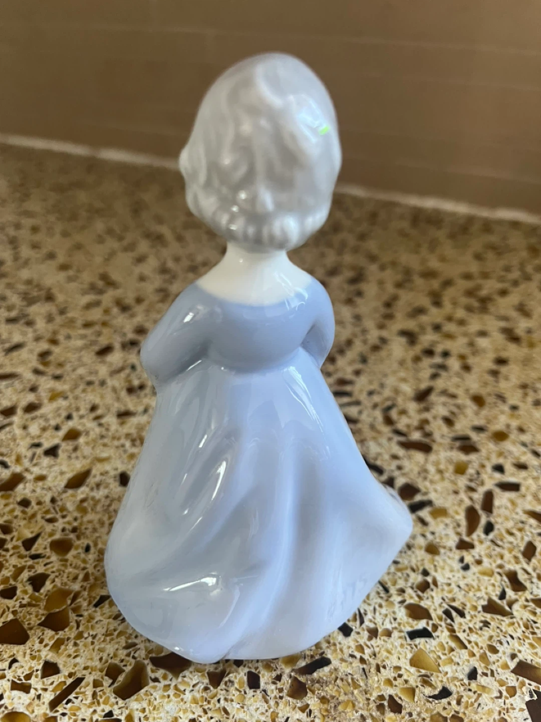 ⚽️Vintage Golden Crown E&R Figurine Girl with Bouquet - photo 2