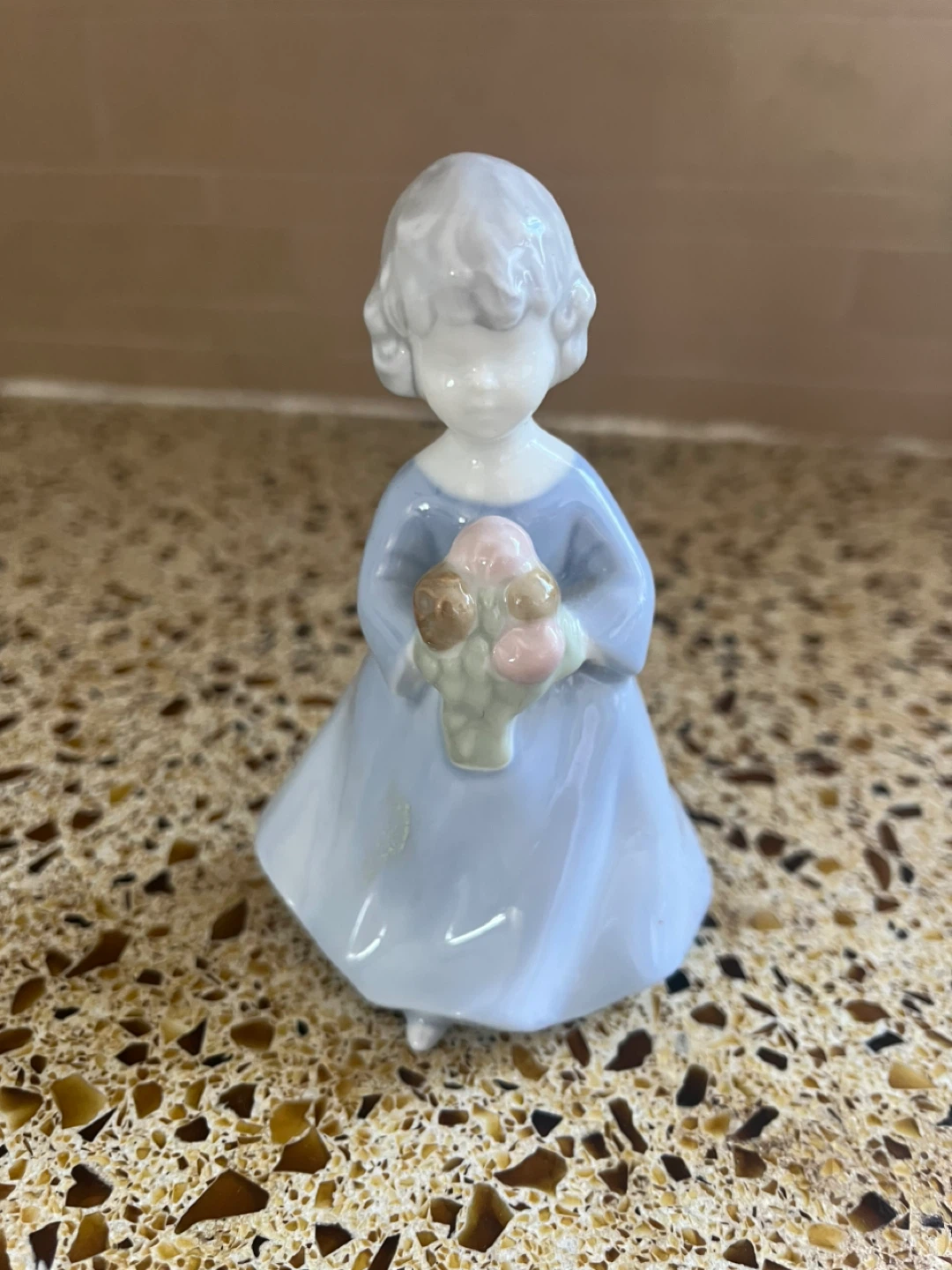 ⚽️Vintage Golden Crown E&R Figurine Girl with Bouquet